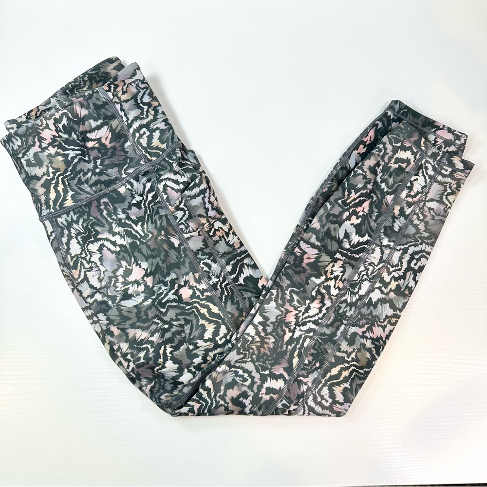 Athleta Ultimate Stash 7/8 Tight, Kinetic Abstract Multi, Medium Leggings - Picture 8 of 14